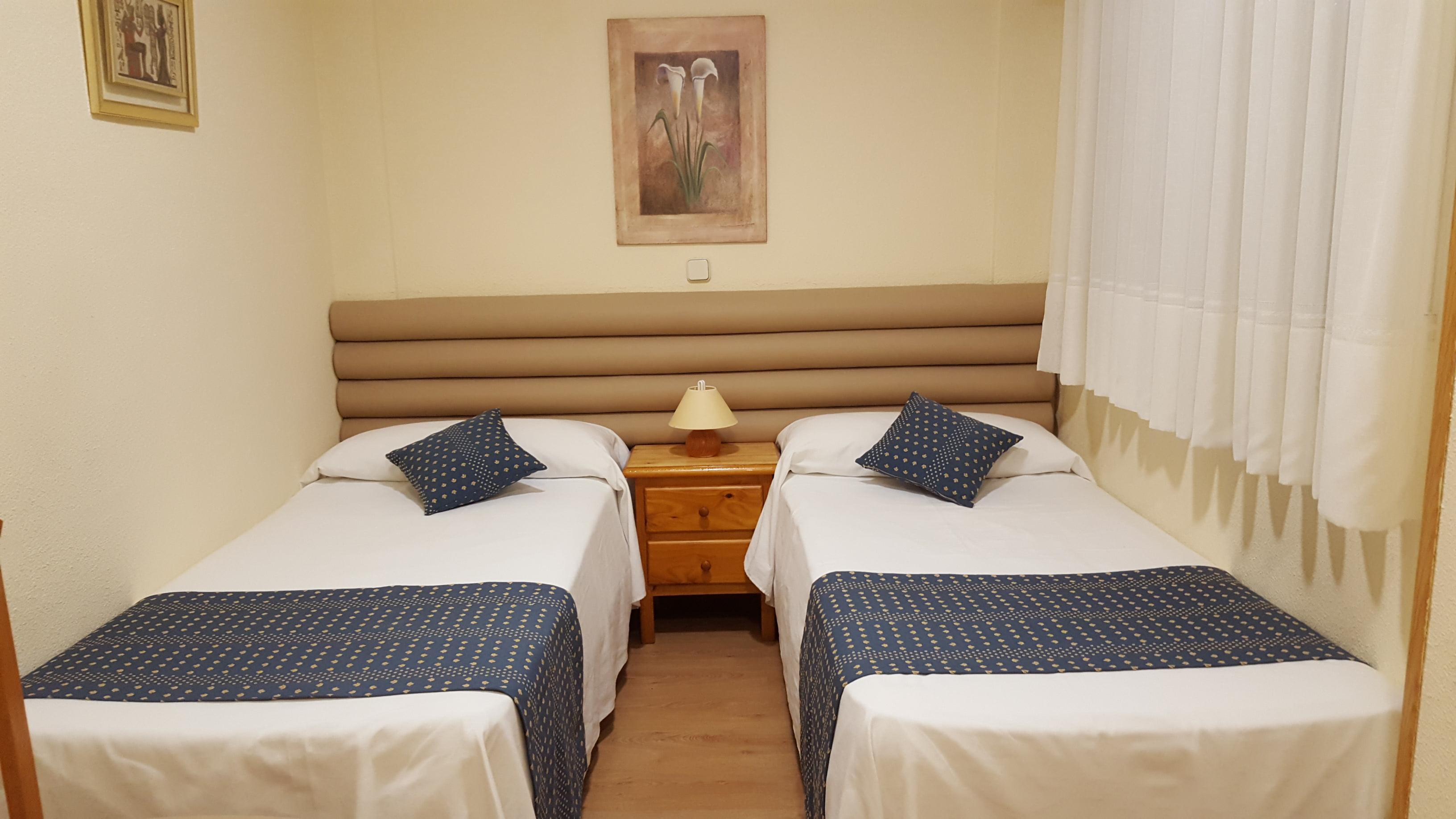 Hotel Cuatro Canos Alcala de Henares Ngoại thất bức ảnh