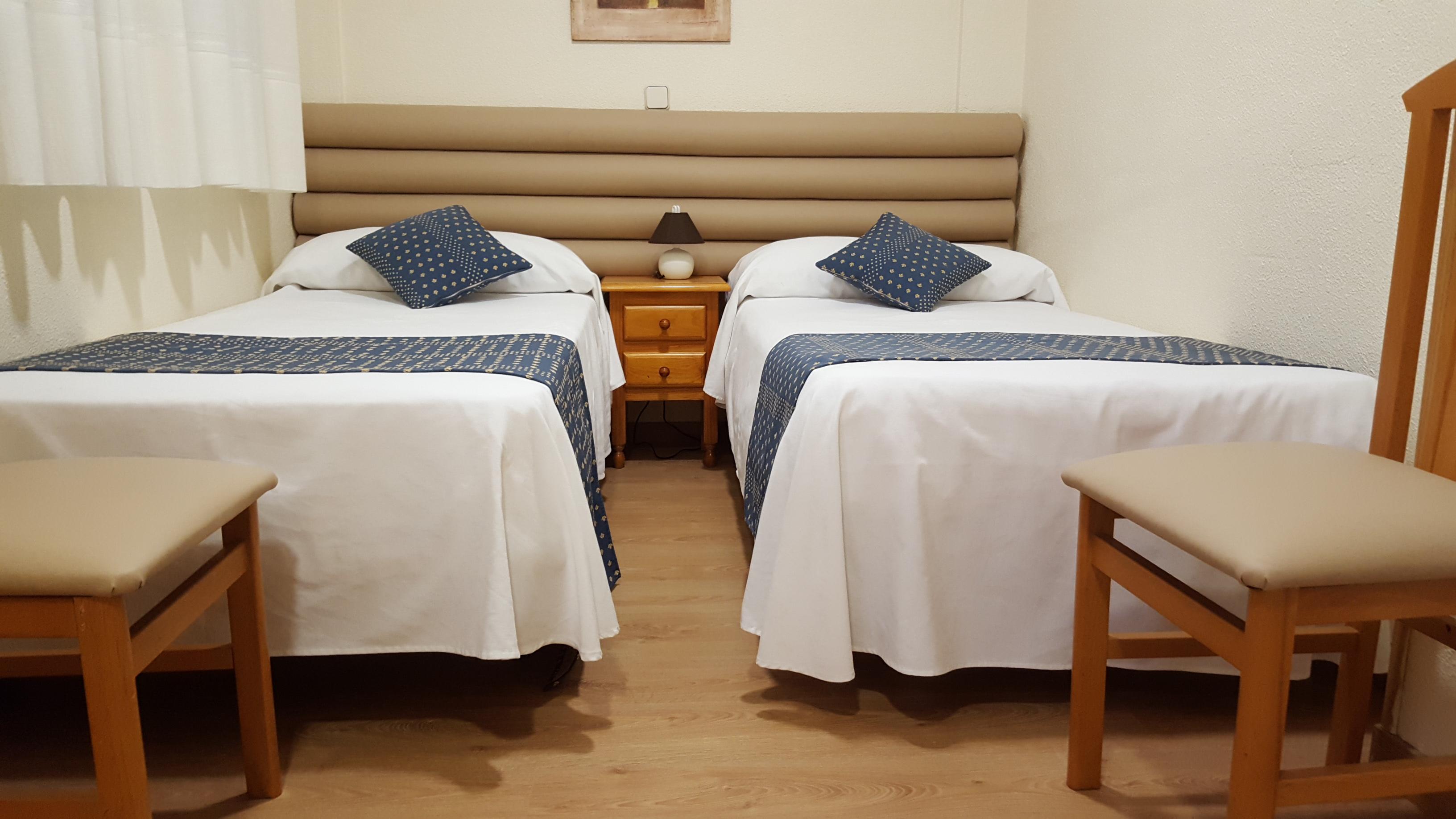 Hotel Cuatro Canos Alcala de Henares Ngoại thất bức ảnh